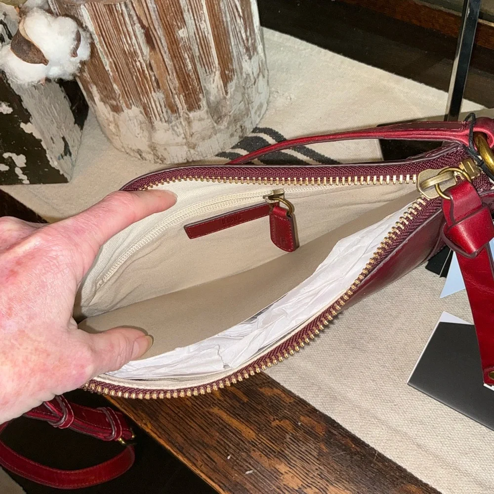 NWT Frye Leather Melissa Zip Top Saddle Crossbody Berry Lacquer Red MSRP $198